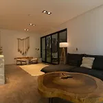 Stylish 3br Retreat In Serene Luxury Setting *