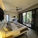 Apartamento Stylish 3br Retreat In Serene Luxury Setting