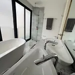 Stylish 3br Retreat In Serene Luxury Setting Apartamento