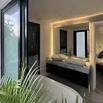 Apartamento Stylish 3br Retreat In Serene Luxury Setting *