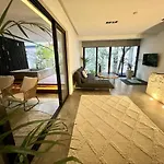 Stylish 3br Retreat In Serene Luxury Setting