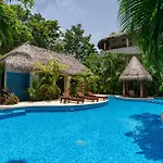 Spacious Condo With Pool In Gated Community