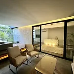 Stylish 3br Retreat In Serene Luxury Setting