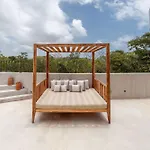 Villa Chumuuk - Modern 5Br Sanctuary With Large Pool And Rooftop Terrace