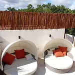 Brand New Penthouse Jungle Views 2 Bdr Sleeps 6 Holiday home *