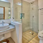 Exclusive 3-bedroom House With A Large Roof Terrace And Private Pool *