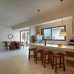 Stylish 3br Penthouse Haven With Plunge Pool Private Rooftop Pool & Jungle Panorama Holiday home