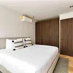 Stylish 1br With Private Pool & Balcony Apartamento