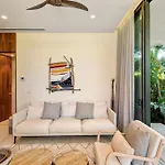 Modern Retreat With Private Garden And Jacuzzi