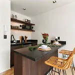 Stylish 1br With Private Pool & Balcony *