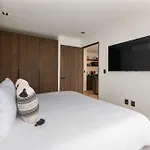 Stylish 1br With Private Pool & Balcony *