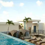 Downtown Penthouse With Private Pool, Rooftop Pool And Gym, Short Distance From Beaches, Restaurants & Nightlife