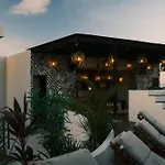 Downtown Penthouse With Private Pool, Rooftop Pool And Gym, Short Distance From Beaches, Restaurants & Nightlife *