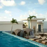 Downtown Penthouse With Private Pool, Rooftop Pool And Gym, Short Distance From Beaches, Restaurants & Nightlife