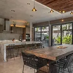 6br At Premium Location 24 H Security Holiday home *
