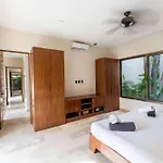 Rare 8br Dual Getaway With 4 Private Pools