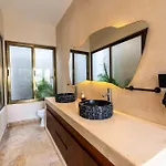 Rare 8br Dual Getaway With 4 Private Pools
