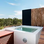 Apartment Amira Residence, Private Pool Facing The Park *