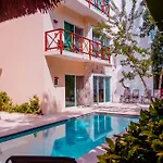 Nah Apartahotel 4*