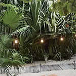 Amor Rooms