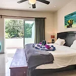 Villa Casa Esmeralda W/ Pool Access & Furnished Patio! Tulum