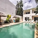 Casa Esmeralda W/ Pool Access & Furnished Patio! Villa Tulum