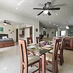 Casa Esmeralda W/ Pool Access & Furnished Patio! Villa Tulum