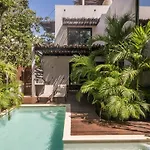 Mayan Culture Villa With Rooftop Pool