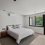 Artra, Modern Comfort With Pool Views Apartamento