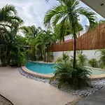 Modern Luxury Villa With Large Pool - Bbq Grill