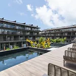 Tropical Apt - 2Br Swimout - 2 King Beds - Gym - Pools