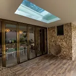 Elegant 6br Dual With 4 Private Pools & Concierge Villa