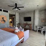 Amplio Estudio Con Balcon Tuk 007