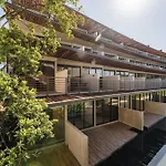 Modern 2Br Apartment With Pool & Gym