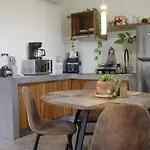2 Bdrm-2 Baths For Groups & Music Lovers Apartamento