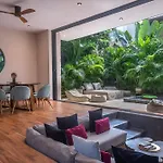 Maison Siscolino 4Bdrm W/ Swimup & Rooftop Pools