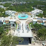 Panoramic 1-Br Studio,Garden, 360º Pool & Gym