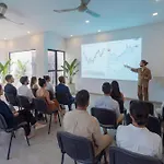 18-Bed 9Bd Hotel Villa - Pool & Kitchen - Full Concierge