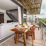 Nuju - Luxury With Pool Jacuzzi And Sauna