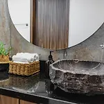 Nuju - Luxury With Pool Jacuzzi And Sauna Apartamento