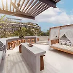 Villa Chumuuk - Modern 5Br Sanctuary With Large Pool And Rooftop Terrace