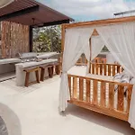 Villa Chumuuk - Modern 5Br Sanctuary With Large Pool And Rooftop Terrace