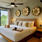 New! Lovers Nest With Private Pool And Balcony