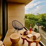 Hotel Penthouse With Private Pool, Balcony & Padel