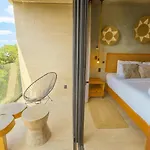 Penthouse With Private Pool, Balcony & Padel *