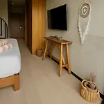 Penthouse With Private Pool, Balcony & Padel Hotel