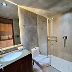 Penthouse With Private Pool, Balcony & Padel Hotel *