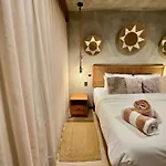 Penthouse With Private Pool, Balcony & Padel Hotel *