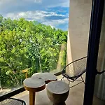 Penthouse With Private Pool, Balcony & Padel Hotel