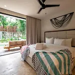 Stylish 1Bd Retreat With Swim-Up Pool